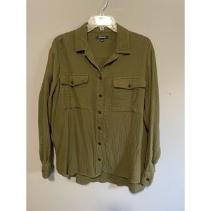 Madewell light spun button down shirt. Green. Size Large.